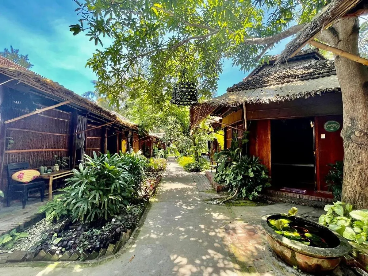 Under The Coconut Tree Hoi An Homestay 0*,  Vietnam