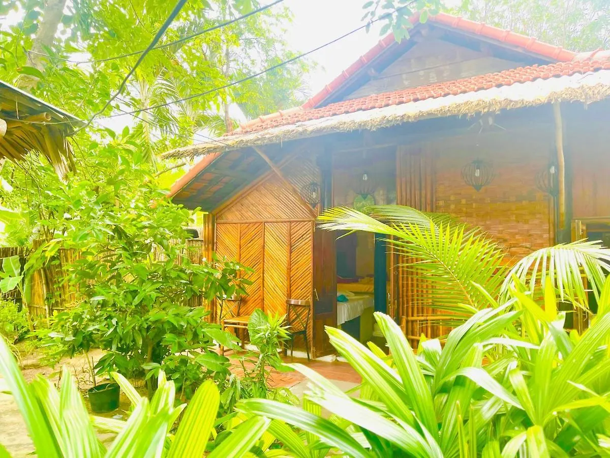 Under The Coconut Tree Hoi An Homestay 0*,  Vietnam